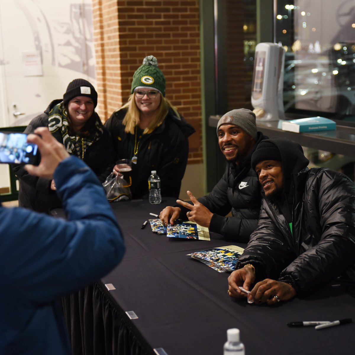 UniSportsMgmt's tweet photo. #PackersAlumni @MoBetta_42 #SamShields https://t.co/mpsogQFrF7
