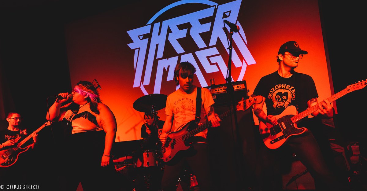 MAGNETMagazine's tweet photo. #LiveReview: #SheerMag, #Dridge, #ICD10. “Sheer Mag ended its 3-night stand at @PhilaMOCA in a hail of #Hamms beer, #TinaHalladay & Co. holding their ground as empty & not-so-empty cans of the stuff flew thru the air.” By @MJ_Fine; photos by @countfeed: https://t.co/e5krmZ2fNM https://t.co/6TXGdAglHB