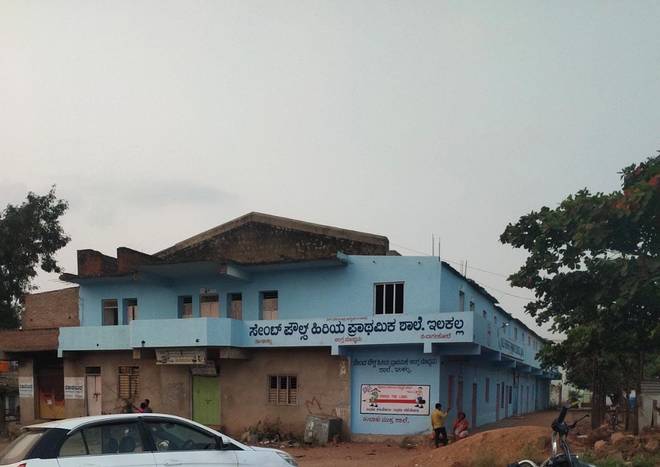 shrinivas_hjs's tweet photo. Paul's Higher Primary School at Hungund in Bagalkot district was shut down by the education department officials on the allegation of "attempts to convert students and their parents".
#Church_Killed_TN_HinduGirl
#Ban_Forced_Conversions https://t.co/zAqXv23kdx