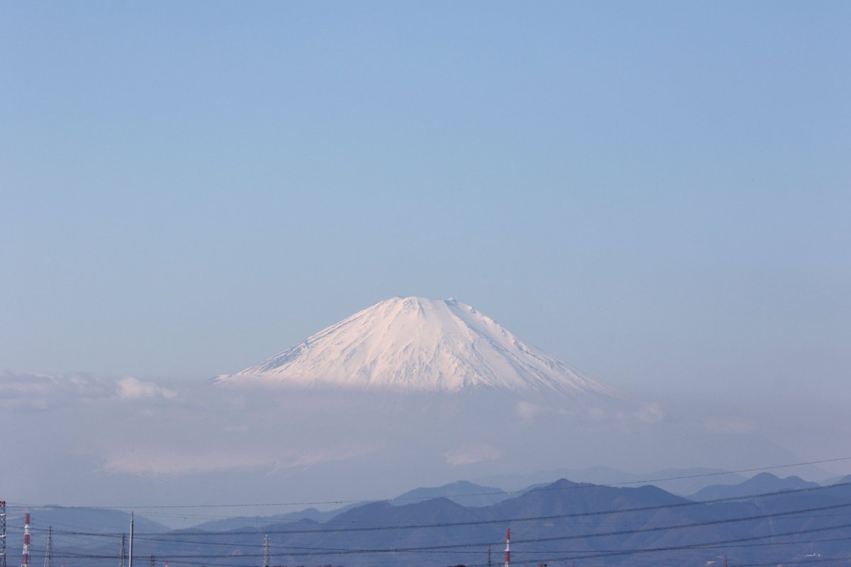 やっと富士山に会えました。 残念ながら裾野は雲いっぱいでした。