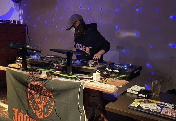 azameas's tweet photo. #あざめぁす  
2022.2/20(日)
渋谷R-lounge7F
15時OPEN

 DJ
もも

from 渋谷UNDERBAR

可愛らしい風貌と
気さくな性格とは裏腹に、
オールバイナルで
ベテランも舌を巻くような
いなたい選曲が光る。

このギャップがたまらない。
HIPHOP好きはどハマりすること間違いなし。 https://t.co/UiovrnNBjy