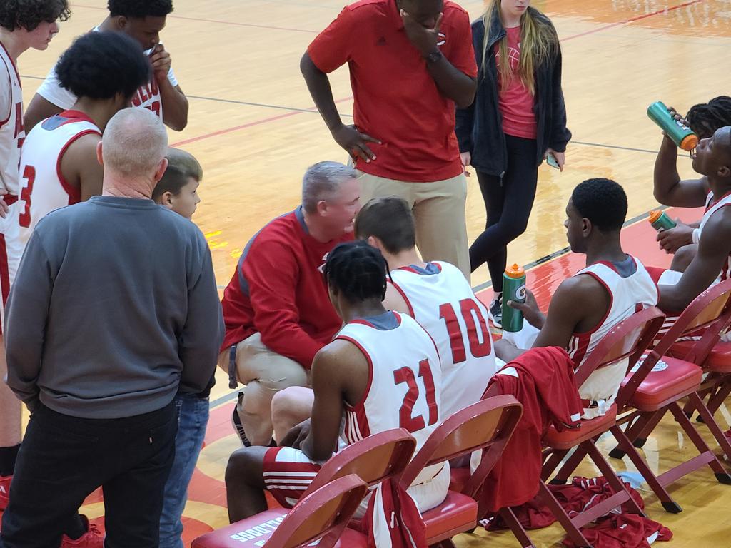 JustinSmithCHS's tweet photo. Congratulations to the Carthage Bulldogs Basketball Squad! Great win men! https://t.co/hlcutBdNib