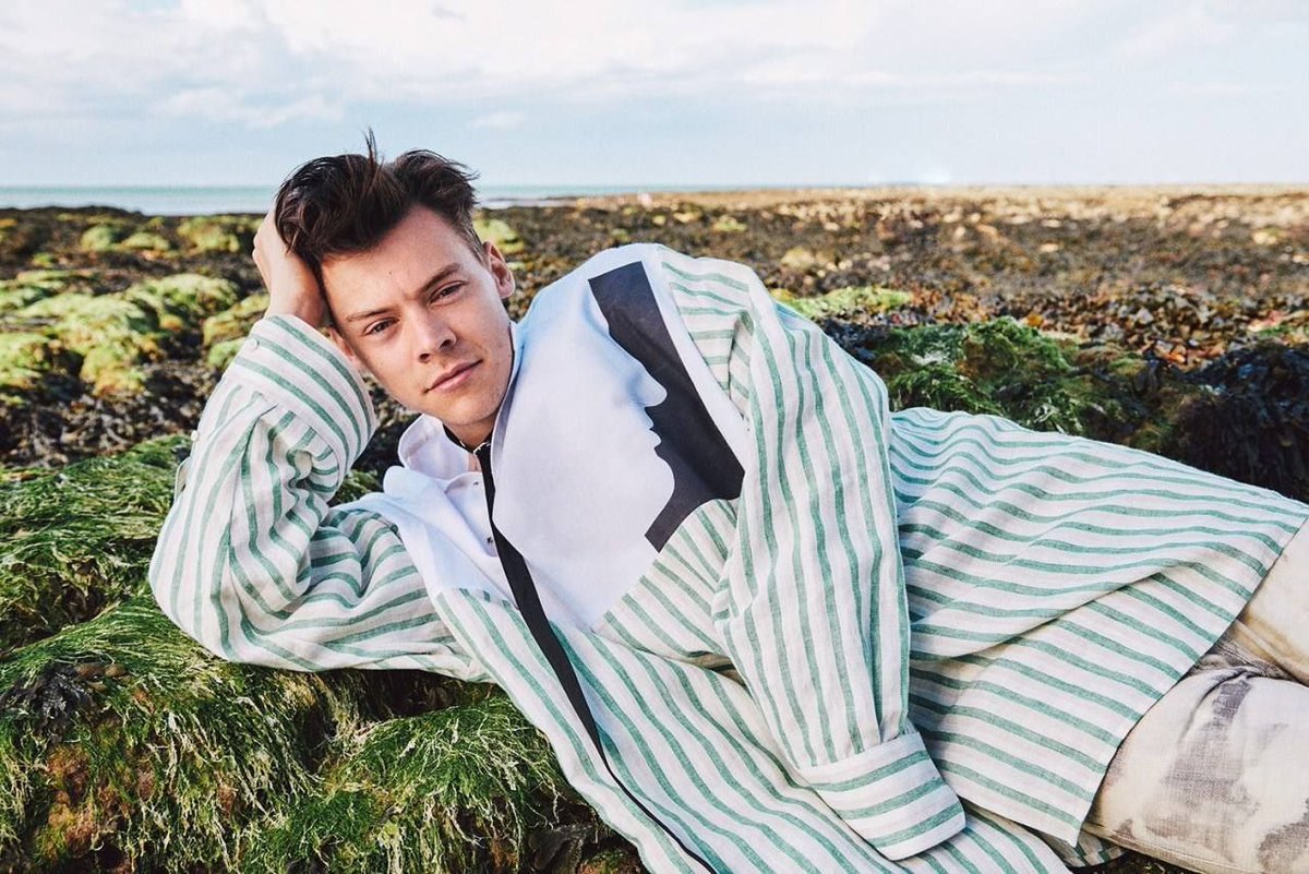 peep_found's tweet photo. Imagine Harry staring at you like this~ https://t.co/7B8fd74pNw