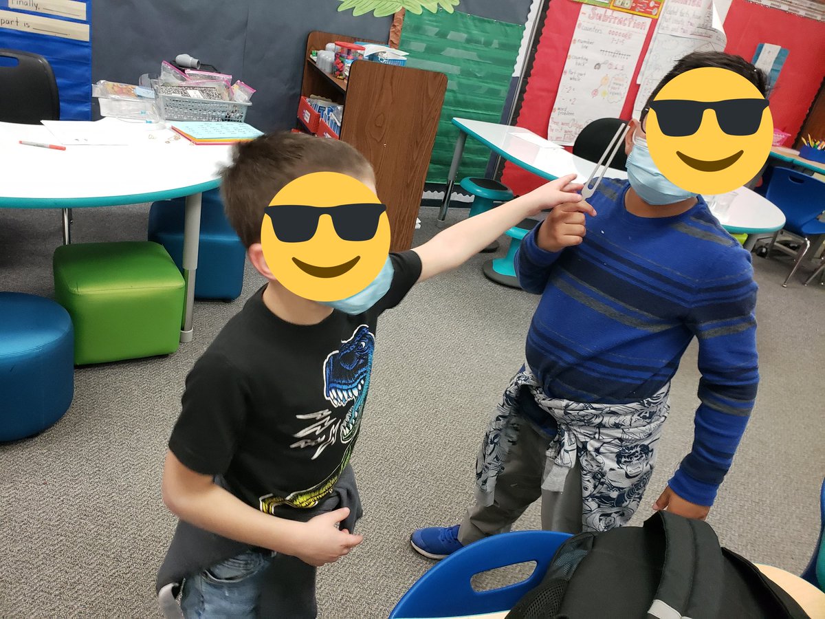 bepelayo's tweet image. Ss made observations about vibrations by using their eyes, hands, and ears 1.PS4.1
#ElemScience #PelayoPirates #CastleSTEAM @CastleSTEAM #K2CanToo