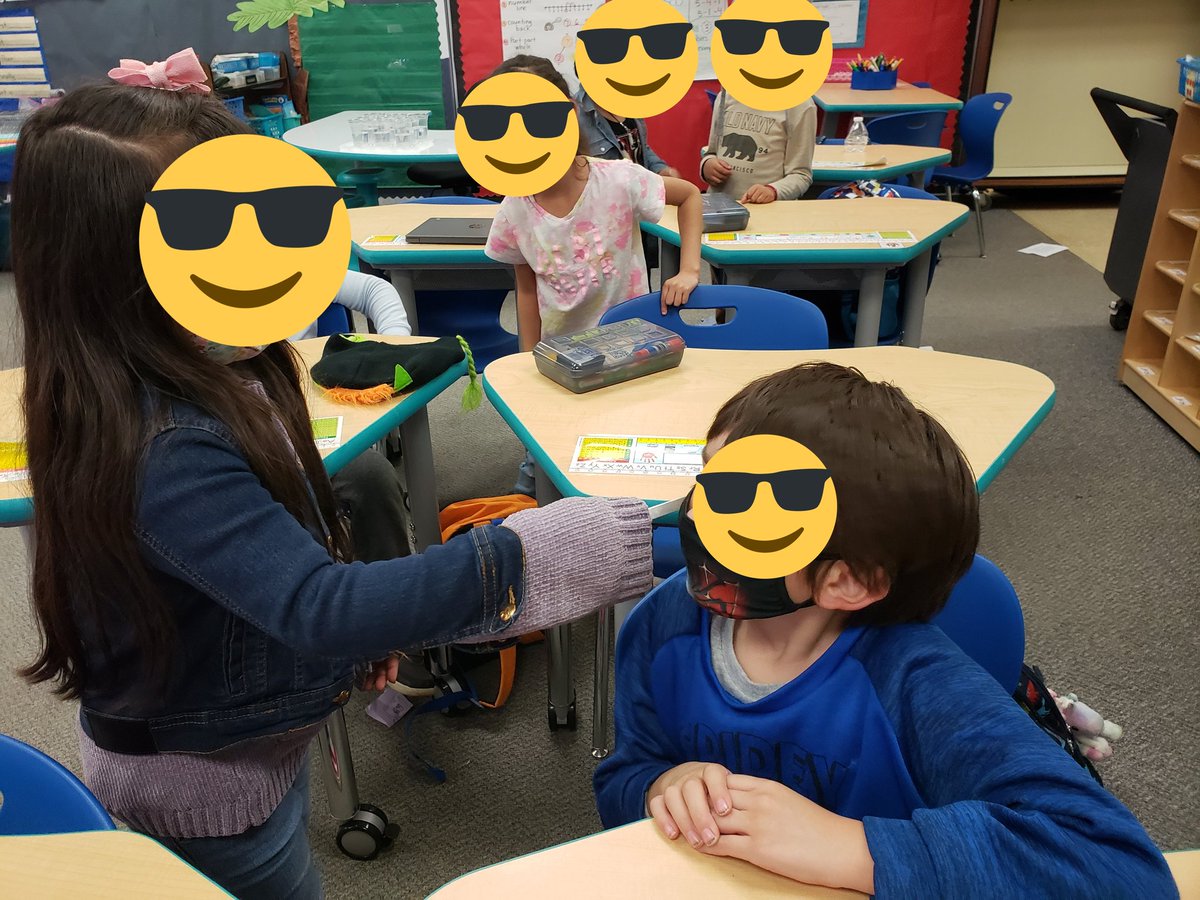 bepelayo's tweet image. Ss made observations about vibrations by using their eyes, hands, and ears 1.PS4.1
#ElemScience #PelayoPirates #CastleSTEAM @CastleSTEAM #K2CanToo