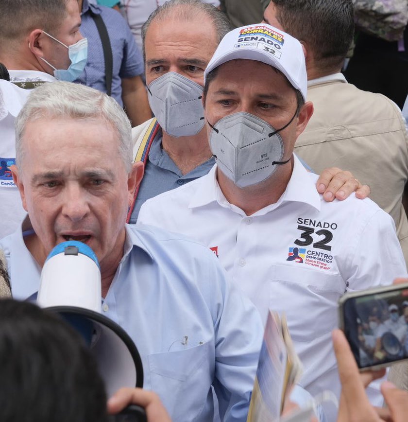 AlejoCorralesE's tweet photo. Nuestro recorrido en compañía del presidente @AlvaroUribeVel terminó en #Manizales, donde reafirmamos nuestro compromiso de trabajar por Caldas junto a nuestro representante @FernandoChano1 #101CD. https://t.co/z89OP8Poqz