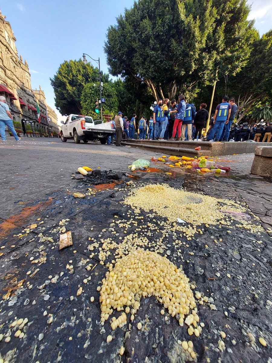 PuebleaMx's tweet photo. @eduardorivera01 @AlemaniaMexi @Nadia_NavarroA @AleCanedoP @PueblaAyto @VisitaPuebla Contigo y sin esquites https://t.co/3GwkKaMBLq