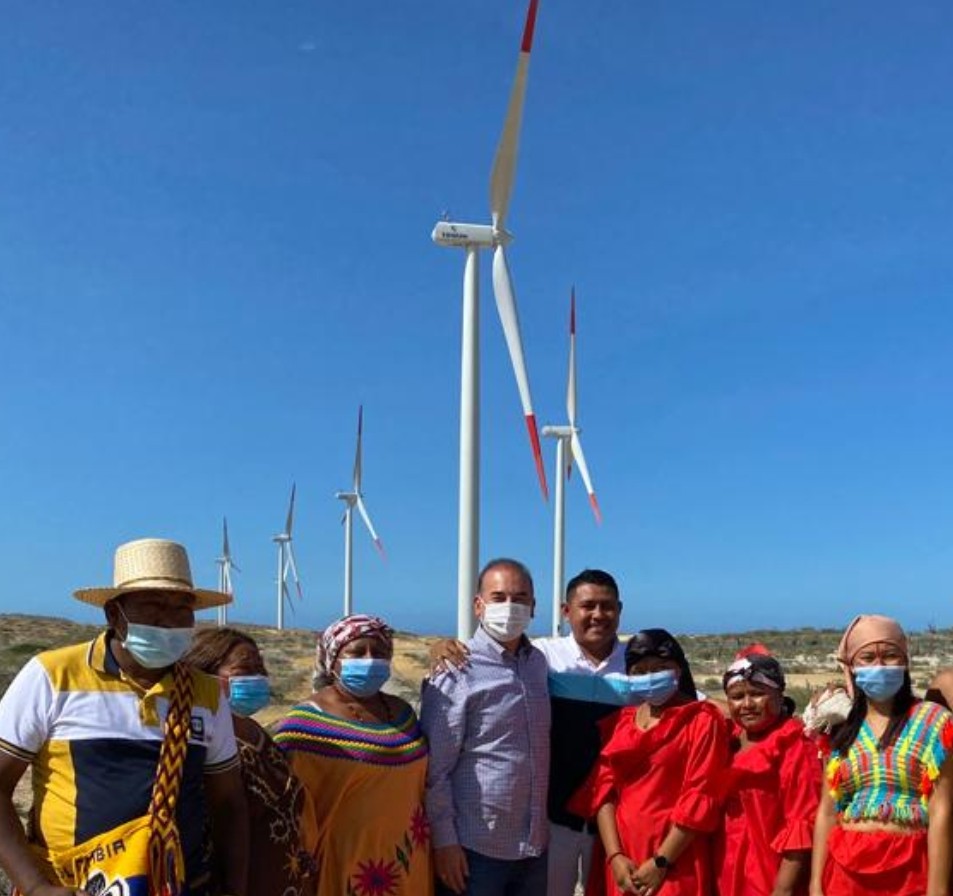 Baena's tweet photo. #Hoy, por instrucción del @MinInterior @DanielPalam, en #Uribia #LaGuajira, acompañamos la inauguración del Parque Eólico Guajira 1, por parte del Sr. Presidente @IvanDuque. @MinEnergiaCo #Isagen https://t.co/oR93zR6AN7