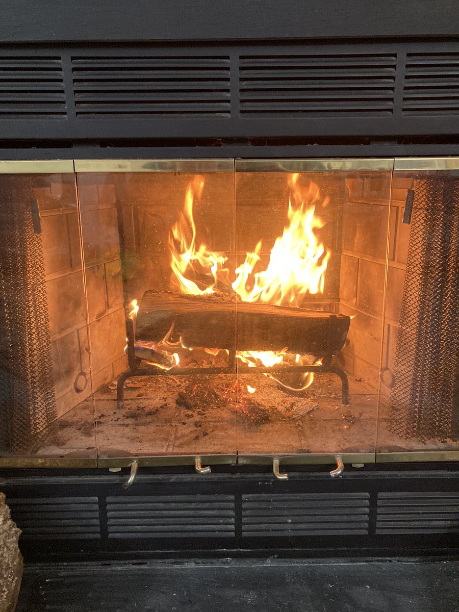 We made a fire. https://t.co/3hViDchqFd