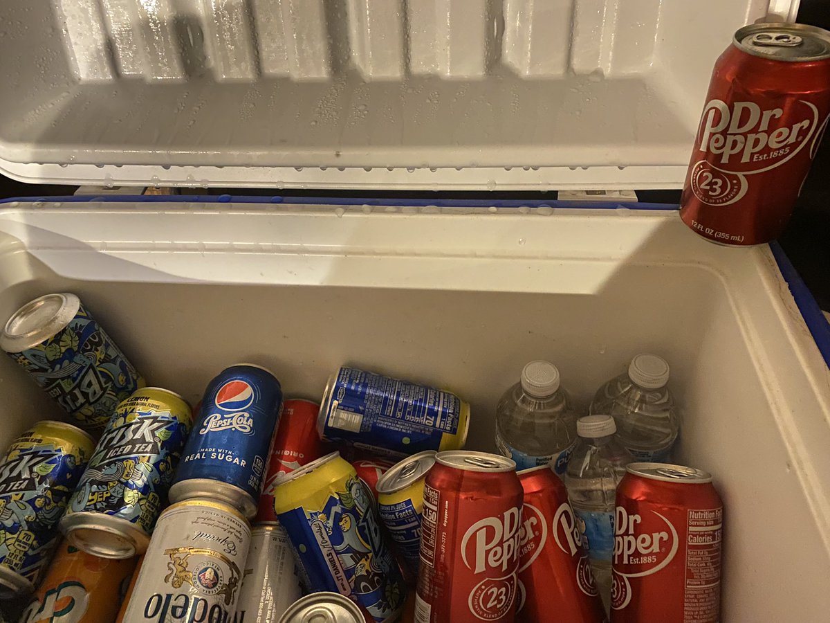 minishcaplink's tweet photo. Had a few ice cold Dr. Peppers left over from the holidays, so going to drink some for @FilmCow @VideoGameValley stream 🥤 🧛 🦇 ��� https://t.co/FjWIu0PfPg