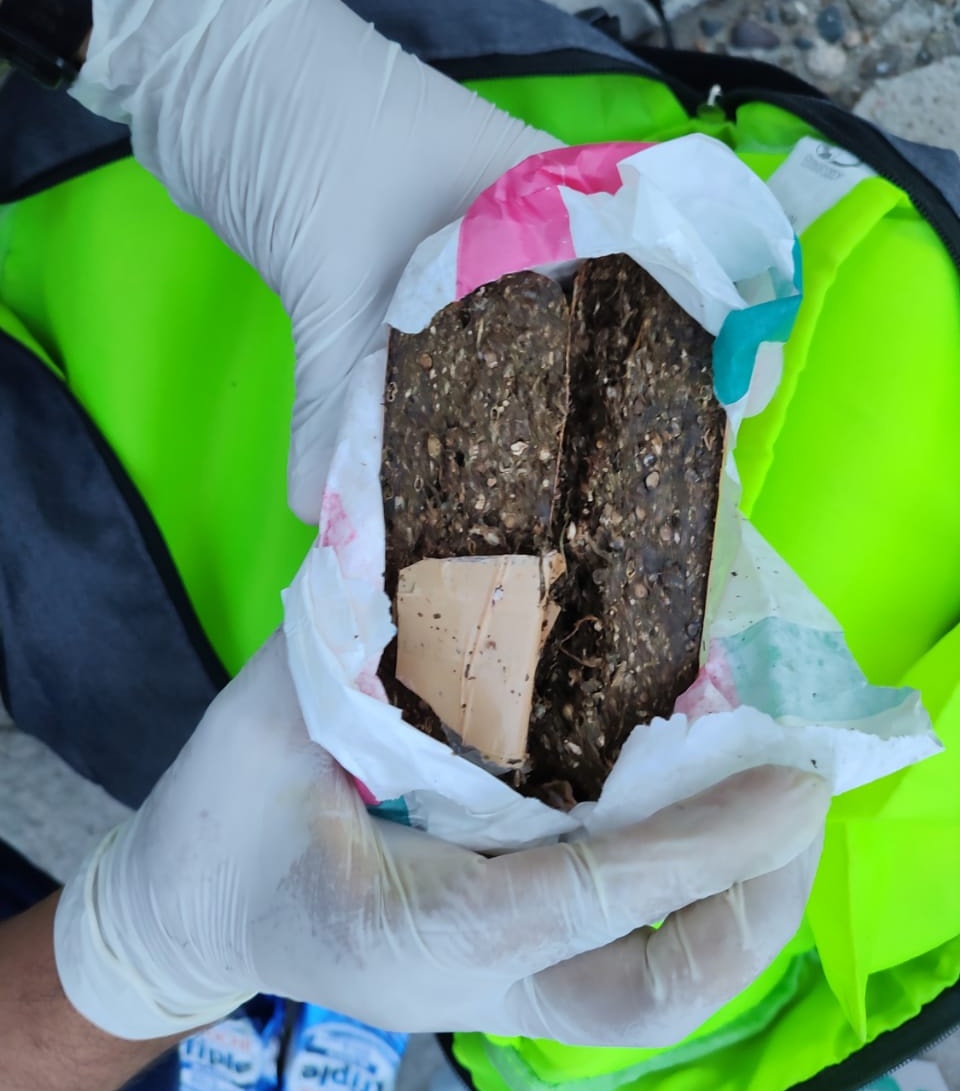 GOBIERNO DEL CHUBUT
MINISTERIO DE SEGURIDAD
#Trelew
RECONOCIDO DELINCUENTE DETENIDO EN POSESIÓN DE IMPORTANTE CANTIDAD DE DROGAS Y DINERO
Personal de la Div Motos de Policía del #Chubut, identifica a ocupantes de taxi en las arterias Alem y Don Bosco, mediante persecución⬇️