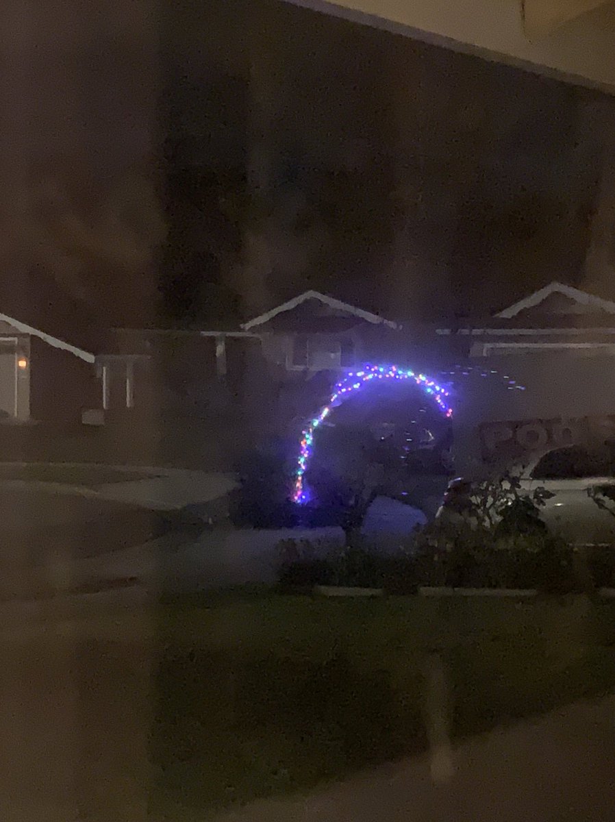 design_counts's tweet photo. It’s Jan 22, might want to think about taking down the Christmas decorations. https://t.co/jGcykO9Kl0