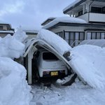 これはショック!新車が雪の重みで悲惨なことに…。