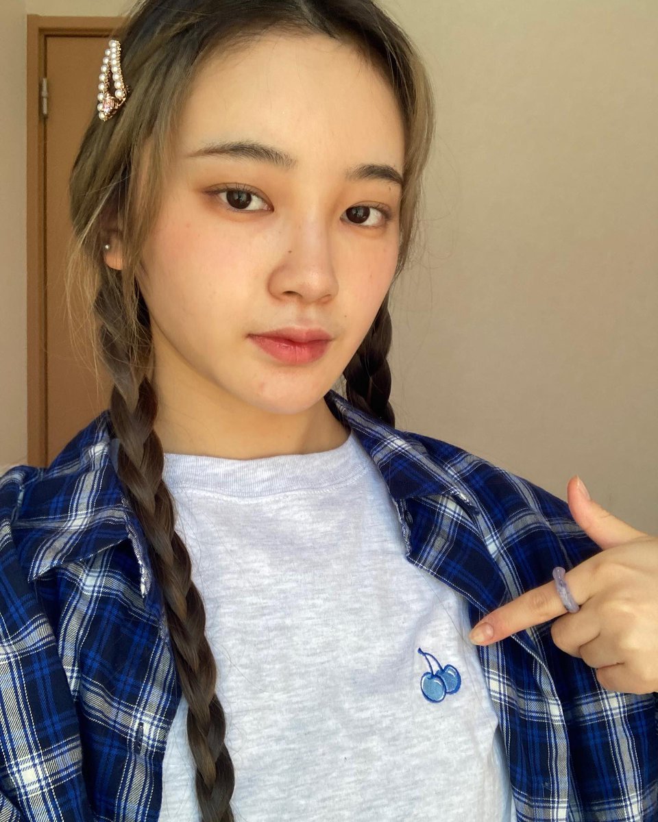 miupics's tweet photo. [220121] #MIU 🐻 storie update https://t.co/glCDBhFP65