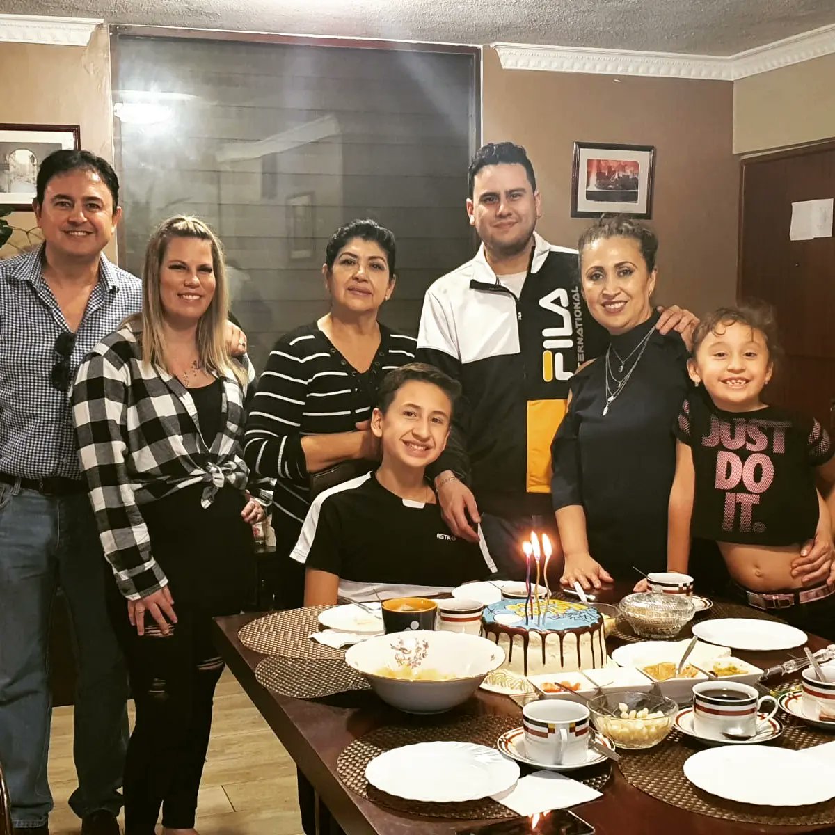 leovelezlude's tweet photo. Hoy mi pequeño hogar está de celebración! Feliz cumpleaños mi reicito te me convertiste en todo un hombre y lo q siempre he pedido es que Diosito te cuide y te vea siempre como yo lo hago, lo más importante de mi vida!
🎂🎊🎉🎼🍸🍺🍷🎁🎂🎊🎉🎼🍸🍺🍷🎁🎂🎊🎉🎼🍸🍺🍷🎁🎂🎊🎉 https://t.co/LLQwzGYrkJ