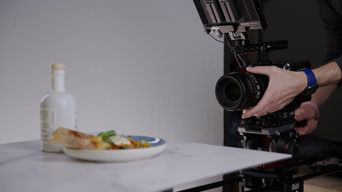 C2Cvisuals's tweet photo. Fun day shooting a product video today. Happy Friday!!! #videoproduction #productvideo #tabletop #studiophotography #c2cvisuals #food #behindthescenes #filmmaking #filmproduction #video @RED_Cinema @sigmacinelens https://t.co/cynQ3qP3X9