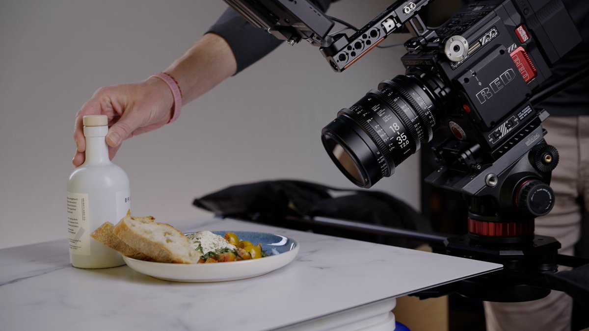 C2Cvisuals's tweet photo. Fun day shooting a product video today. Happy Friday!!! #videoproduction #productvideo #tabletop #studiophotography #c2cvisuals #food #behindthescenes #filmmaking #filmproduction #video @RED_Cinema @sigmacinelens https://t.co/cynQ3qP3X9