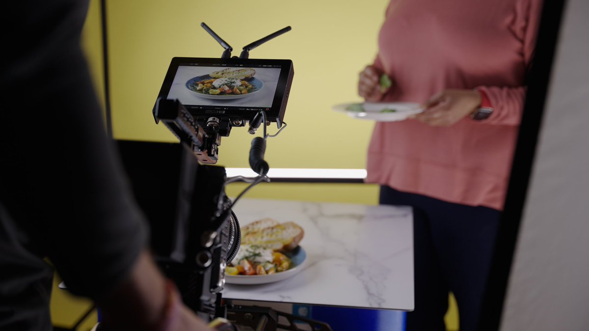 C2Cvisuals's tweet photo. Fun day shooting a product video today. Happy Friday!!! #videoproduction #productvideo #tabletop #studiophotography #c2cvisuals #food #behindthescenes #filmmaking #filmproduction #video @RED_Cinema @sigmacinelens https://t.co/cynQ3qP3X9