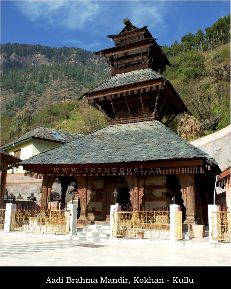 KnowOurTemples's tweet photo. The Aadi Brahma Mandir of Kullu is an architectural wonder constructed in the Himalayan Pagoda Style.The wooden bells hanging from the roof of the temple produce hypnotizing sounds. It is believed that this temple was built in the 14thCentury, somewhere around 1350AD https://t.co/nzNNFS7Xop