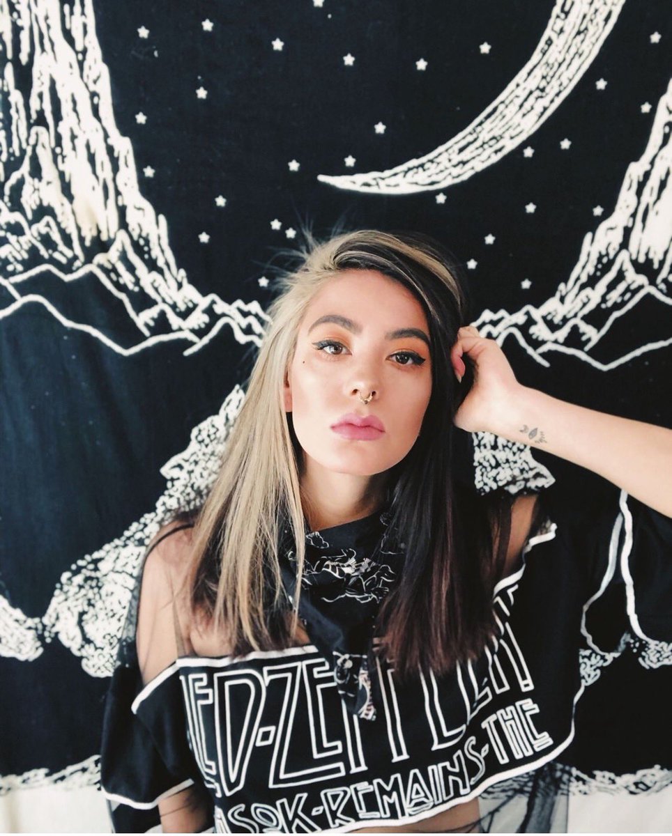 esibear's tweet photo. 🖤🖤🖤 https://t.co/cUAsXY920g