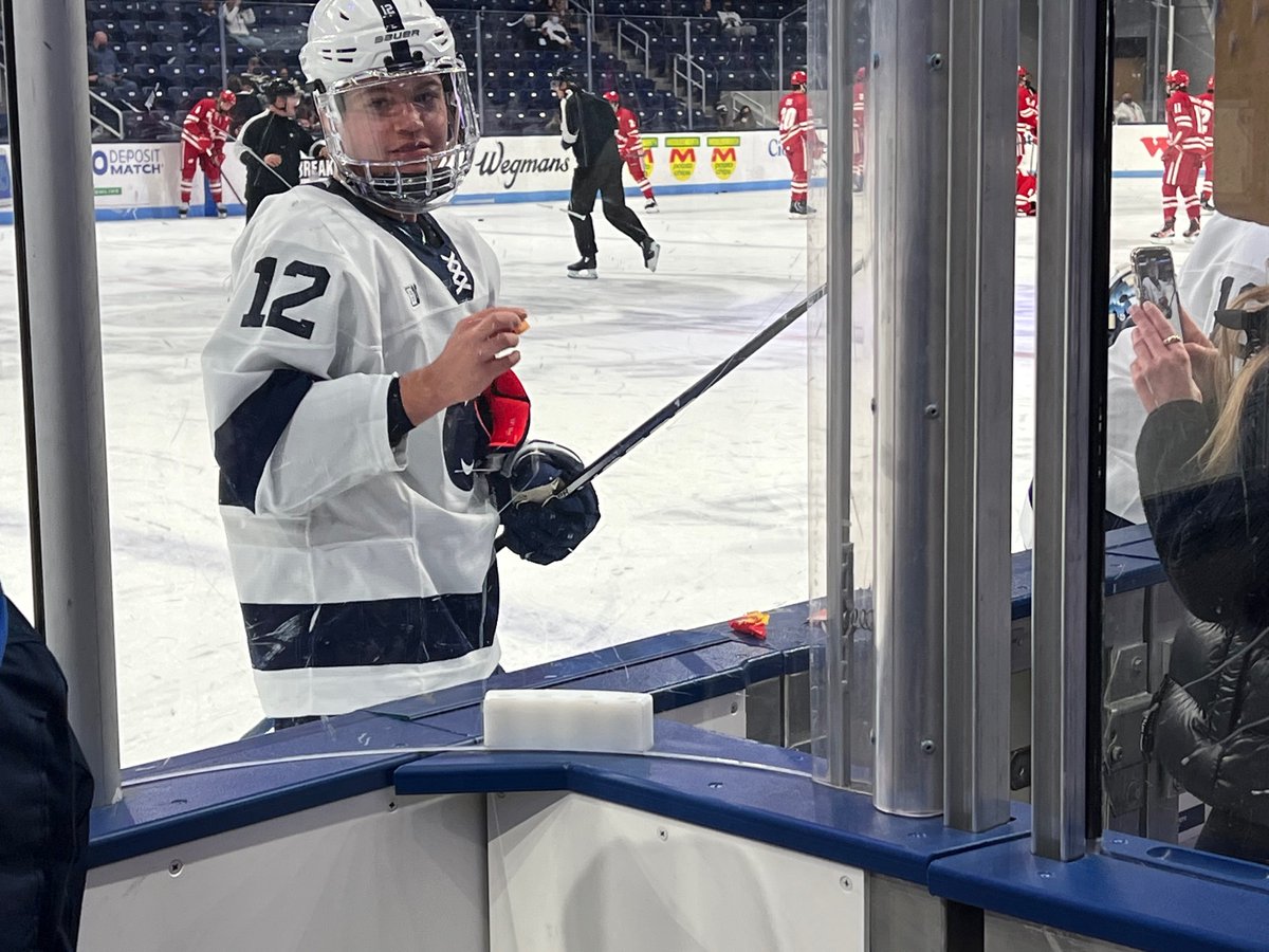 marusamike's tweet photo. “Pack of starbursts for a puck?”  @PennStateMHKY #HockeyValley https://t.co/SkSjRuUY1I