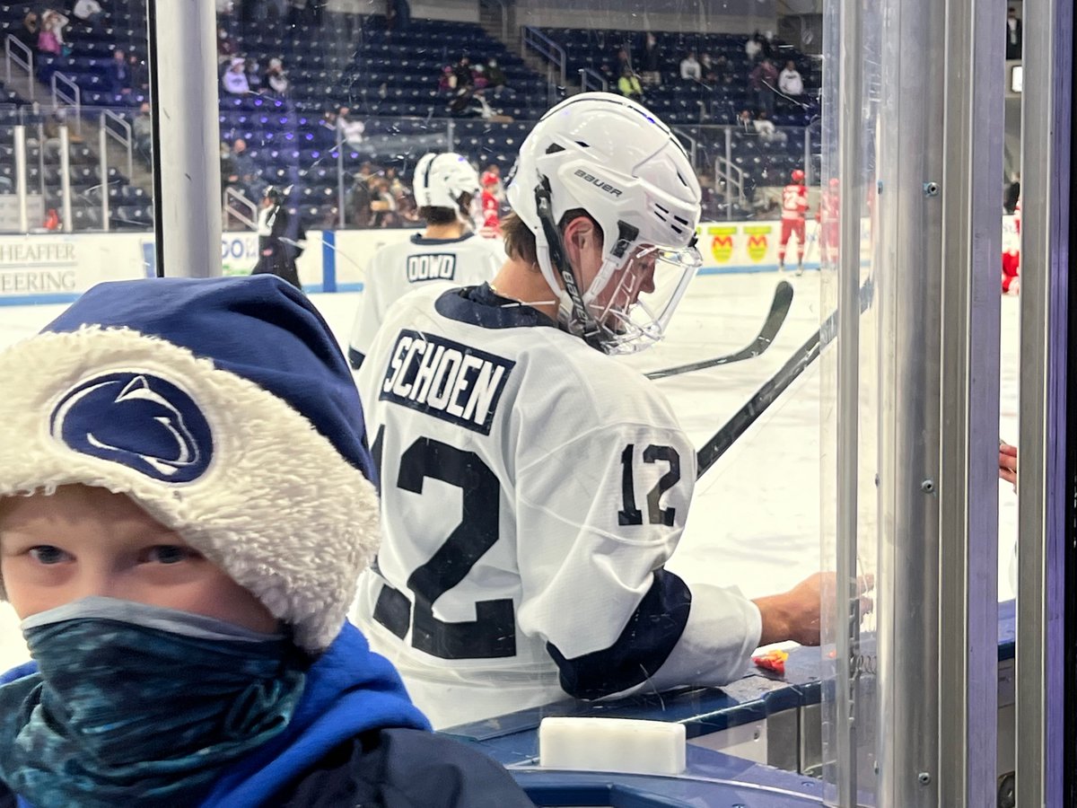 marusamike's tweet photo. “Pack of starbursts for a puck?”  @PennStateMHKY #HockeyValley https://t.co/SkSjRuUY1I