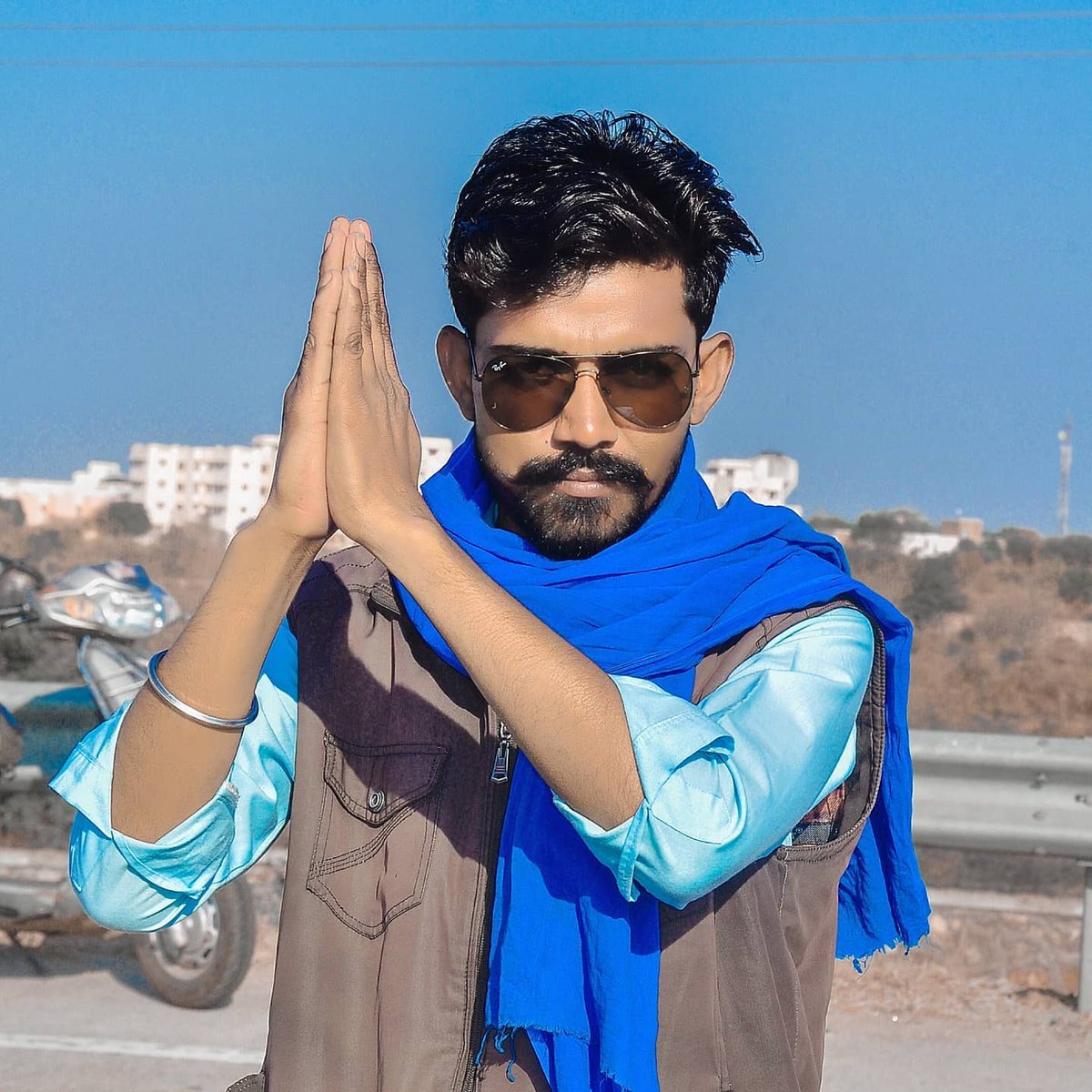 ✍️अपनी मंजिल अपने सपने सोए सोए मत देखो अपनी दुनिया अपनी किस्मत खोए खोए मत देखो निर्भयता के साथ बढ़ो तुम अपनी मंजिल पाने को अपनी खुशियां अपना जीवन रोए रोए मत देखो #मेघवाल_कैलाशसिंह_बौद्ध ✍️
<a href="/singhsahbjalore/">Kailash Singh Meghwal (कैलाश सिंह मेघवाल)</a> <a href="/aazad_mangilal/">MANGI LAL MEGHWANSHI</a>
@Anil_aazad @satyavanaazad <a href="/Gordhanlilawat/">Gordhan Lilawat - ASP</a> #NewProfilePic