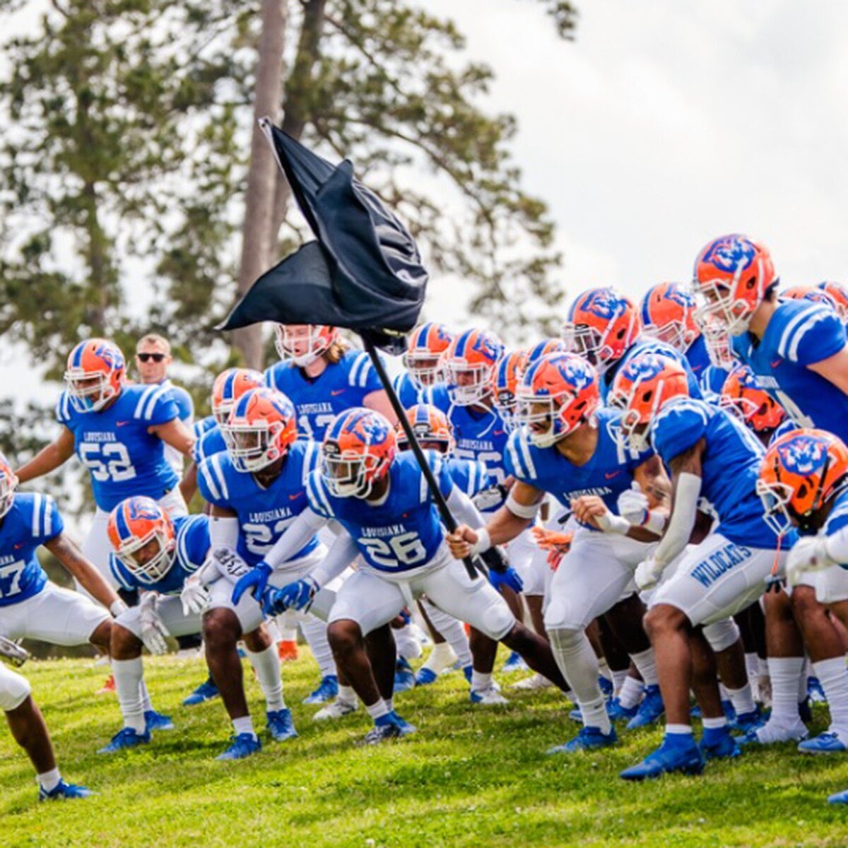 cwells8_'s tweet photo. #AGTG Blessed to receive an offer from Louisiana Christian University ! 💙🧡 #UnRivaled22 #PineVegas🍂 @Coach_Vince_ @drewmaddox8 https://t.co/ISRT8wkSfj