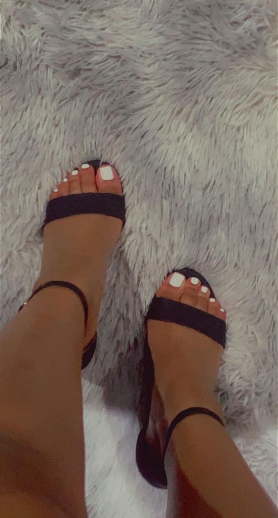sanasexiii's tweet photo. First Post😉 show some luv💕 
#Feet #feetworshi̇p #footgagging https://t.co/RRYip2oDJz