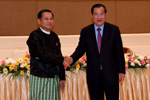 RadioFreeAsia's tweet photo. Cambodian Prime Minister and ASEAN chair Hun Sen, in a phone call with Indonesia’s president on Friday, lashed out at Malaysia’s foreign minister for being “arrogant” by criticizing Phnom Penh’s strategy to deal with Myanmar.
What happened? Find out:
https://t.co/wpGaXEOodV https://t.co/a6RXTIzXCd