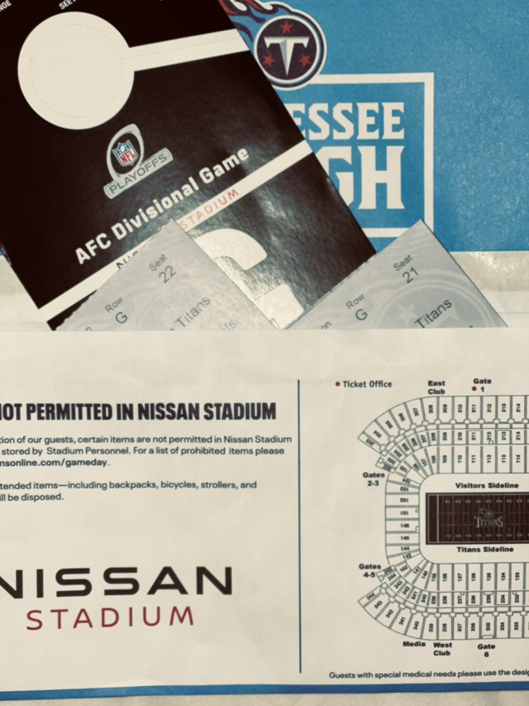 LisaPierce__'s tweet photo. 📣Gimmie a G… #rowG 👏🏻👏🏻 #AFCDIVISIONALGAME 🙌🏻 Thanks 👉🏻 @cjdilauro67 @Titans #Titans #TitanUp 🏈🎸 #NFL https://t.co/IbLxaLmnNV