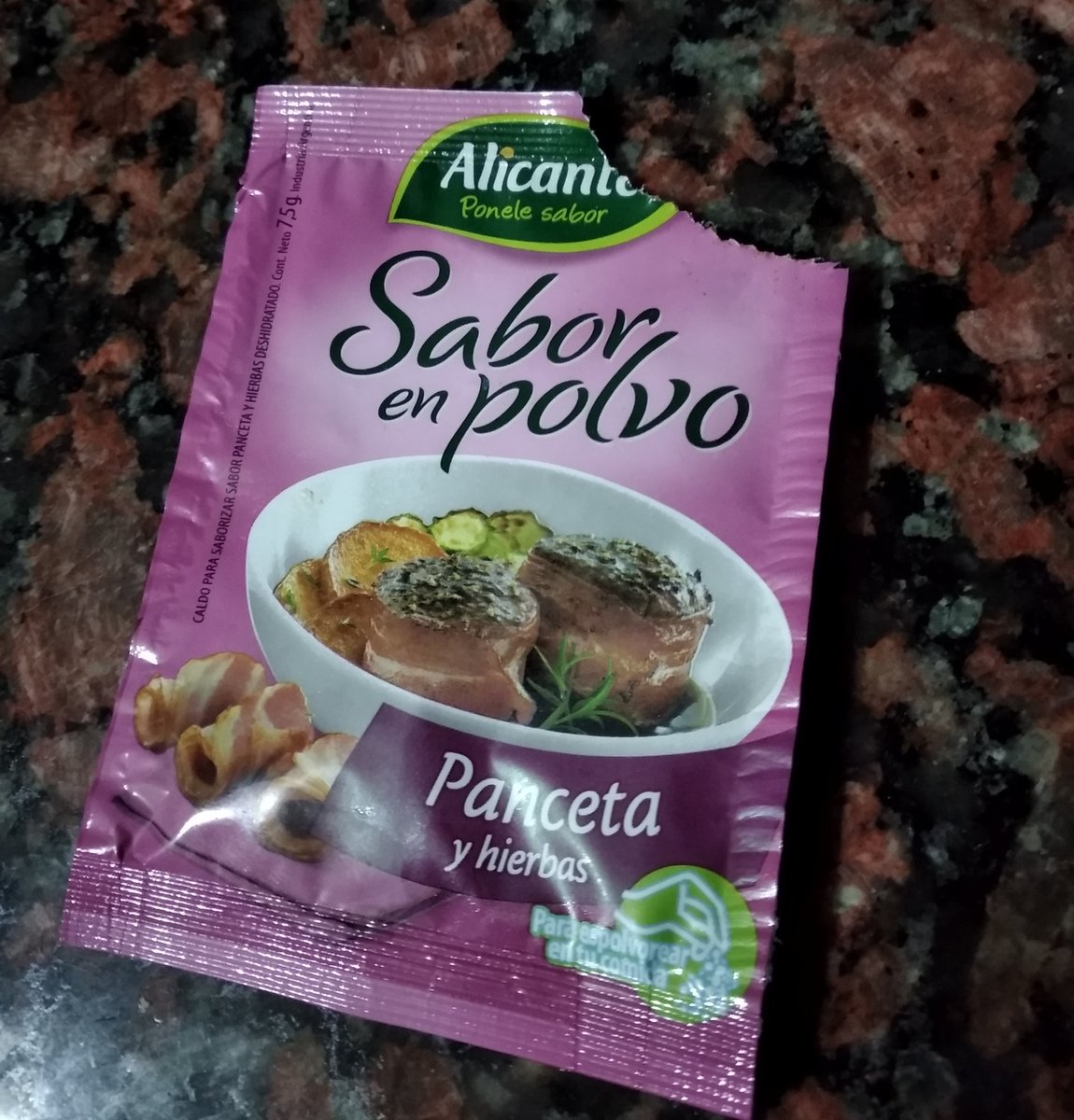 MagnitaRock's tweet photo. mi viejo estaba sin lentes y dice Hace mucho que no tomaba un jugo Tang jdjaj ☠️⚰️ https://t.co/FynnKiePeb