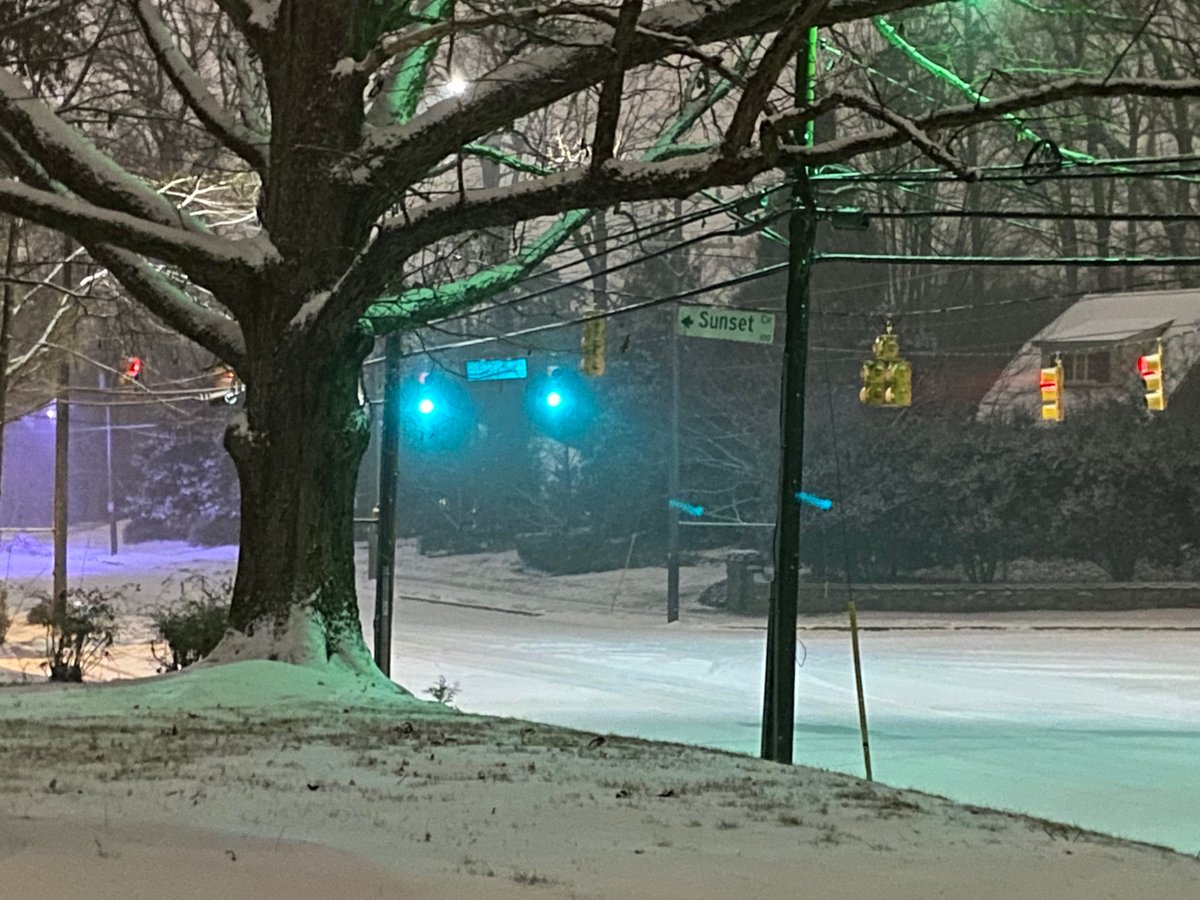 LorieAiken's tweet photo. Snowy roads. North Elm, Greensboro. @WFMY https://t.co/DUSxSnAoE7