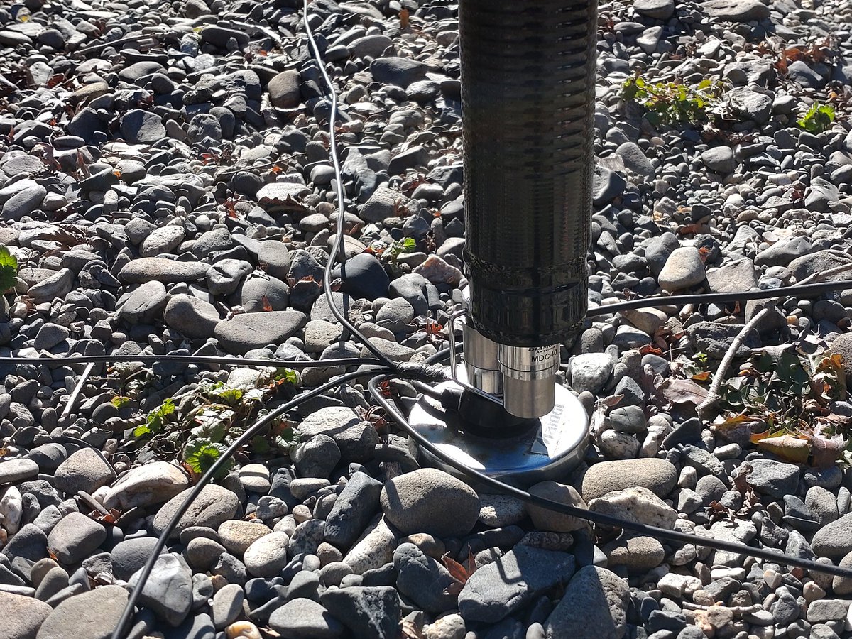 Jj1Nng's tweet photo. #MD200
#MDC40
#7MHz
アース線を放射状態で広げて無線遊びま😷📡📶 https://t.co/JI1ZqjdvMX