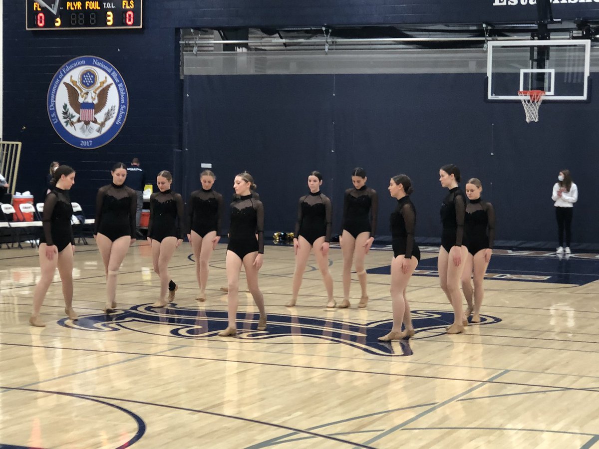 LHS210principal's tweet photo. Awesome routine @DanceLemont Good luck at sectionals #GoLemont #WeAreLemont @LemontAD @MrsPurcell1 https://t.co/QtxF2VTQTf