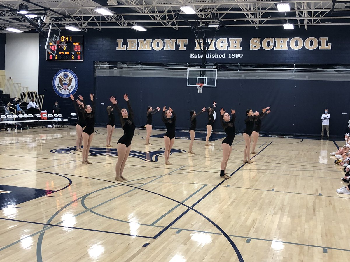 LHS210principal's tweet photo. Awesome routine @DanceLemont Good luck at sectionals #GoLemont #WeAreLemont @LemontAD @MrsPurcell1 https://t.co/QtxF2VTQTf