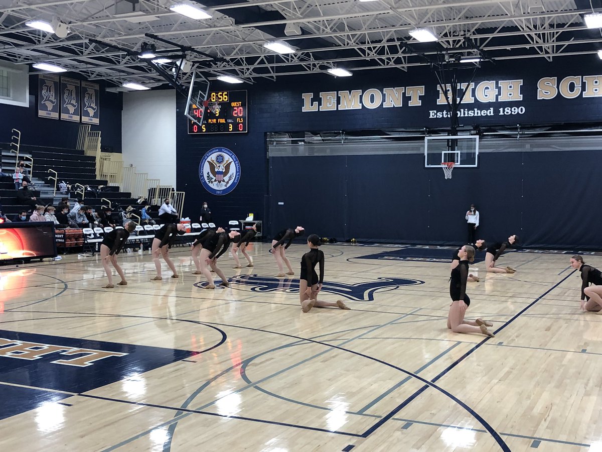 LHS210principal's tweet photo. Awesome routine @DanceLemont Good luck at sectionals #GoLemont #WeAreLemont @LemontAD @MrsPurcell1 https://t.co/QtxF2VTQTf
