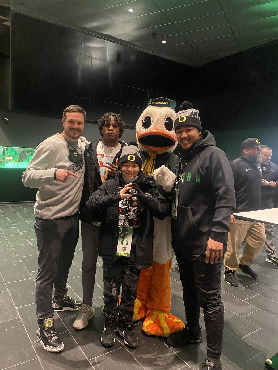 Alijawon2's tweet photo. 🦆🦆🦆
@KhamariTerrell @CoachDanLanning @oregonfootball
#GoDucks #ShoemakerFootball https://t.co/qsTuOIctEi
