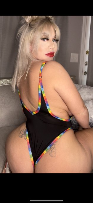 Come sext with me https://t.co/GLrCOd9FzR I answer every message on there and post daily https://t.c