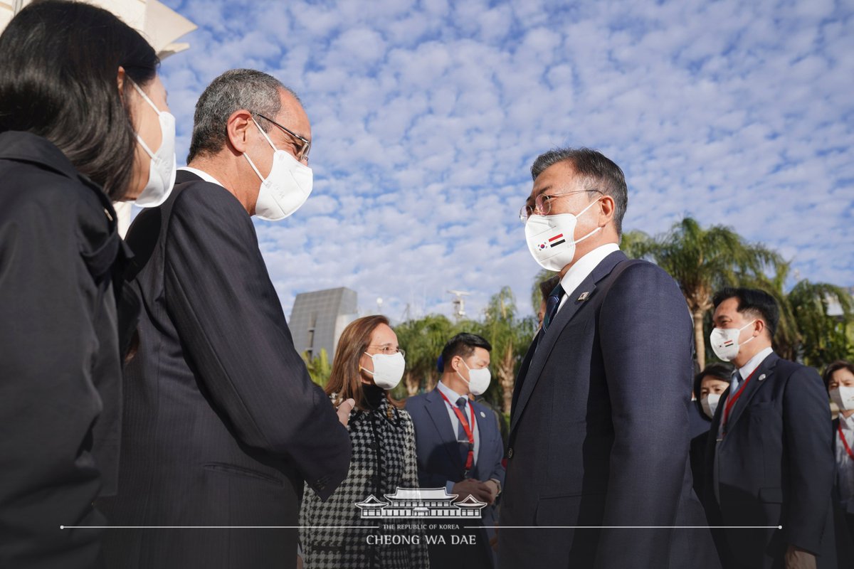 문 대통령은 어제 귀국길에 오르면서, “외교의 힘은 국민으로부터 나오고, 대한민국의 상승된 국격은 모두 국민들 덕분"이라며 "국민들께서 같이 느껴주실 것을 바랄 뿐”이라고 SNS에 소회를 밝혔습니다.
