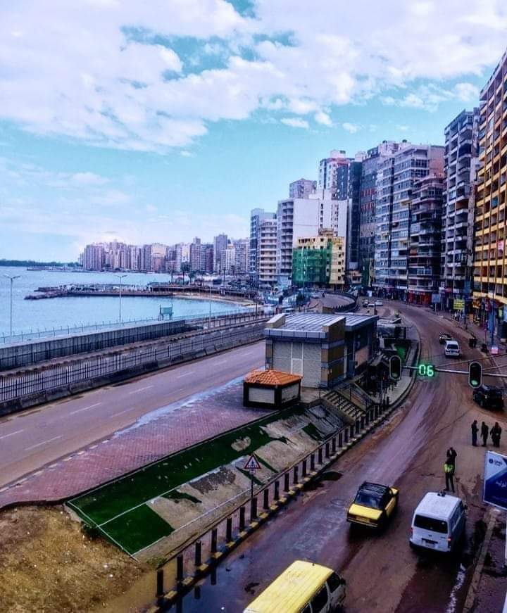 عود نفسك كل صباح أن تقول 
استودعُ الله الذي لا تضيع ودائعه ديني ونفسي وأمانتي وخواتيم عملي
وأبنائي وأهلي وأحبتي وبيتي ومالي وجميع ما أنعم الله به عليّ"اللهم جملني بقلب رحيم وعقل حكيم ونفس صبورة، يارب اجعل بسمتي عادة وحديثي عبادة وحياتي سعادة وخاتمتي شهادة.♥🤲🏻من إسكندريةالجميلة