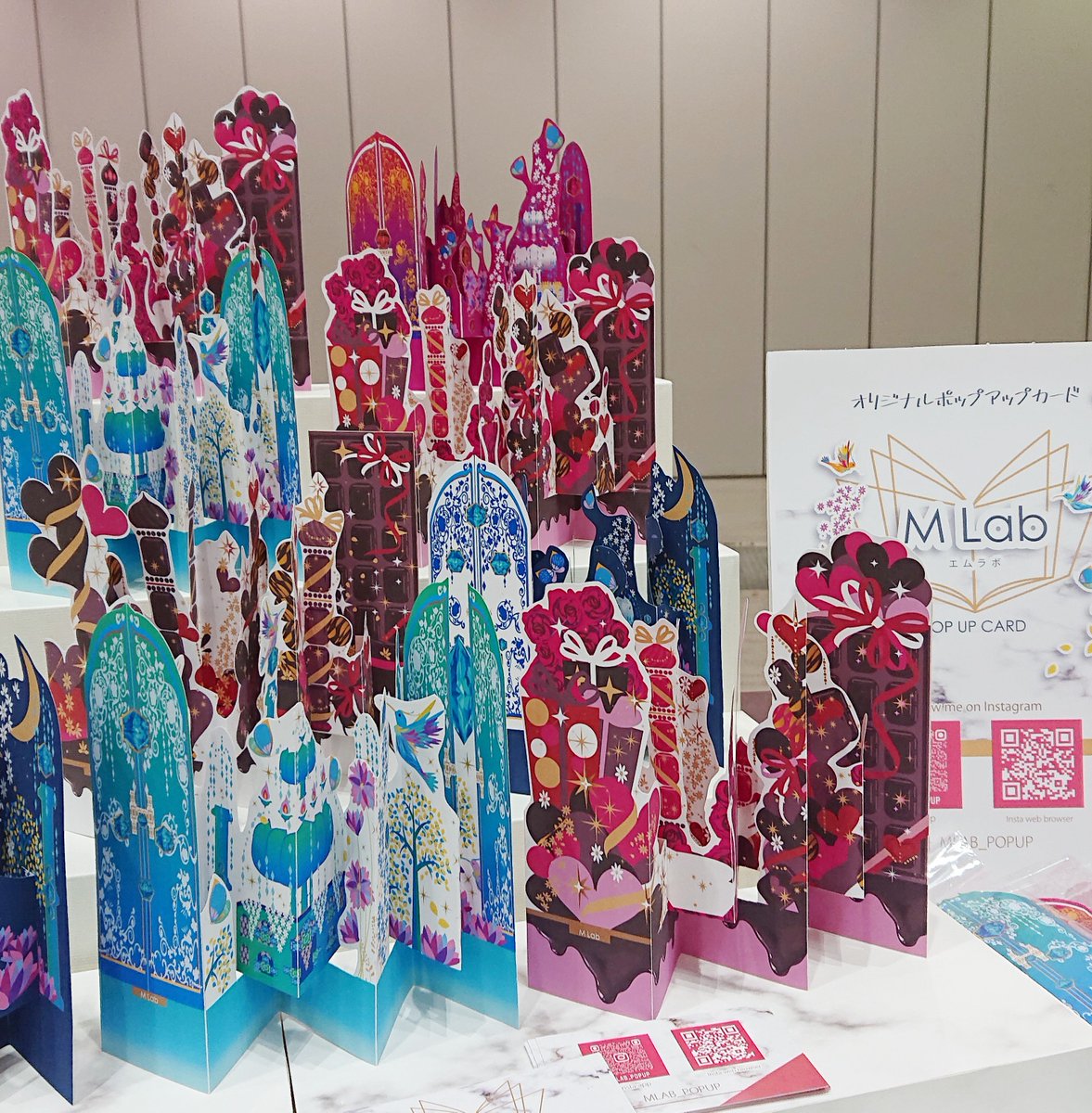 mlab_popup's tweet photo. 本日ハンドメイドインジャパンフェス #handmadeinjapanfes に初参加中です!

今回はバレンタインのポップアップカードが新作です❤️❤️❤️
ブース A-180にてお待ちしております✨

#ポップアップカード
#ポップアップブック
#popupcard
#バレンタインのせいにして #バレンタインデー #チョコ https://t.co/VJic4XNJb7