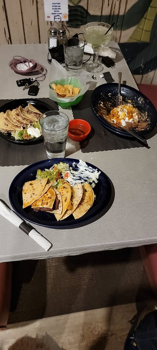 ysaandsam's tweet photo. At the Powwow Lizard Lounge and having a great time. The food is delicious!
#greatfood #lovethisplace https://t.co/CJN01PX3vi