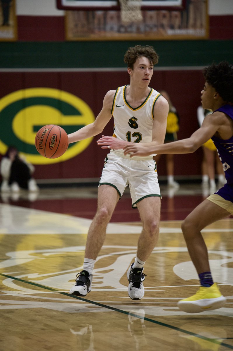 GreenwoodHoops's tweet photo. What a game! Greenwood beat cross-town rival Bowling Green in a barn-burner 72-71 to split the series.
Brown: 19 pts &amp; 12 rebounds
B. Stinnett: 11 pts
Stansbury: 10 pts
Thornhill: 8 pts https://t.co/K4GXAwfbNH
