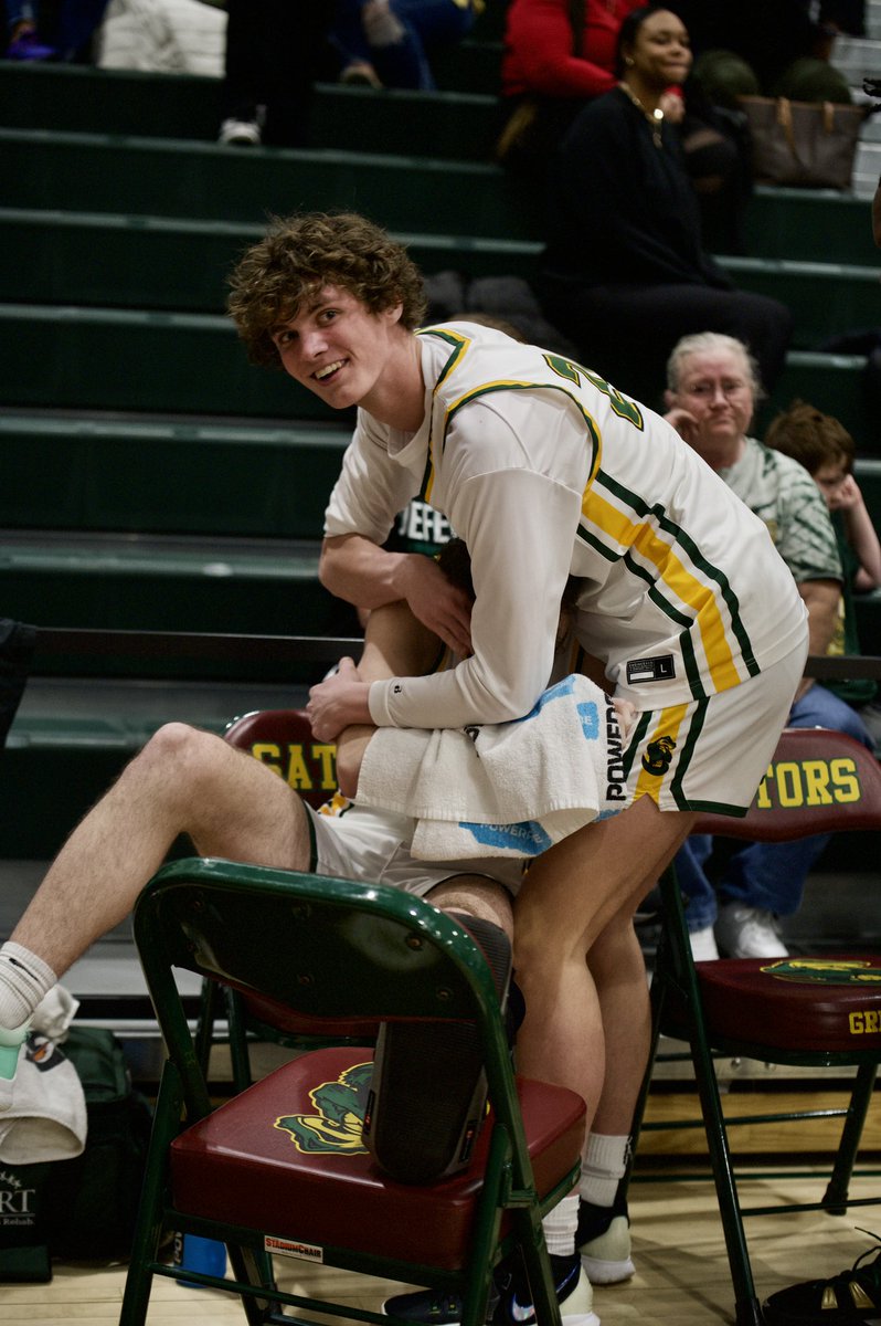 What a game! Greenwood beat cross-town rival Bowling Green in a barn-burner 72-71 to split the series.
Brown: 19 pts &amp; 12 rebounds
B. Stinnett: 11 pts
Stansbury: 10 pts
Thornhill: 8 pts