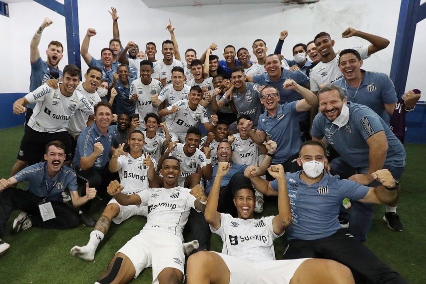 derickdasilva02's tweet photo. Grande jogo, ESTAMOS NA FINAL, obrigado Deus por tudo 🙏🏾🙌🏾🤍🖤 https://t.co/l7OC0gYysd