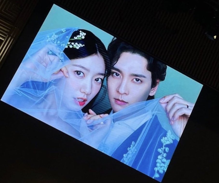 strawberyyouth's tweet photo. Bahagia selalu Park shinye and Choi Tae Joon masih terharu gak nyangka 🥺❤️💐
#ParkShinHye
#HappyWeeding https://t.co/G0HYDmf2vL
