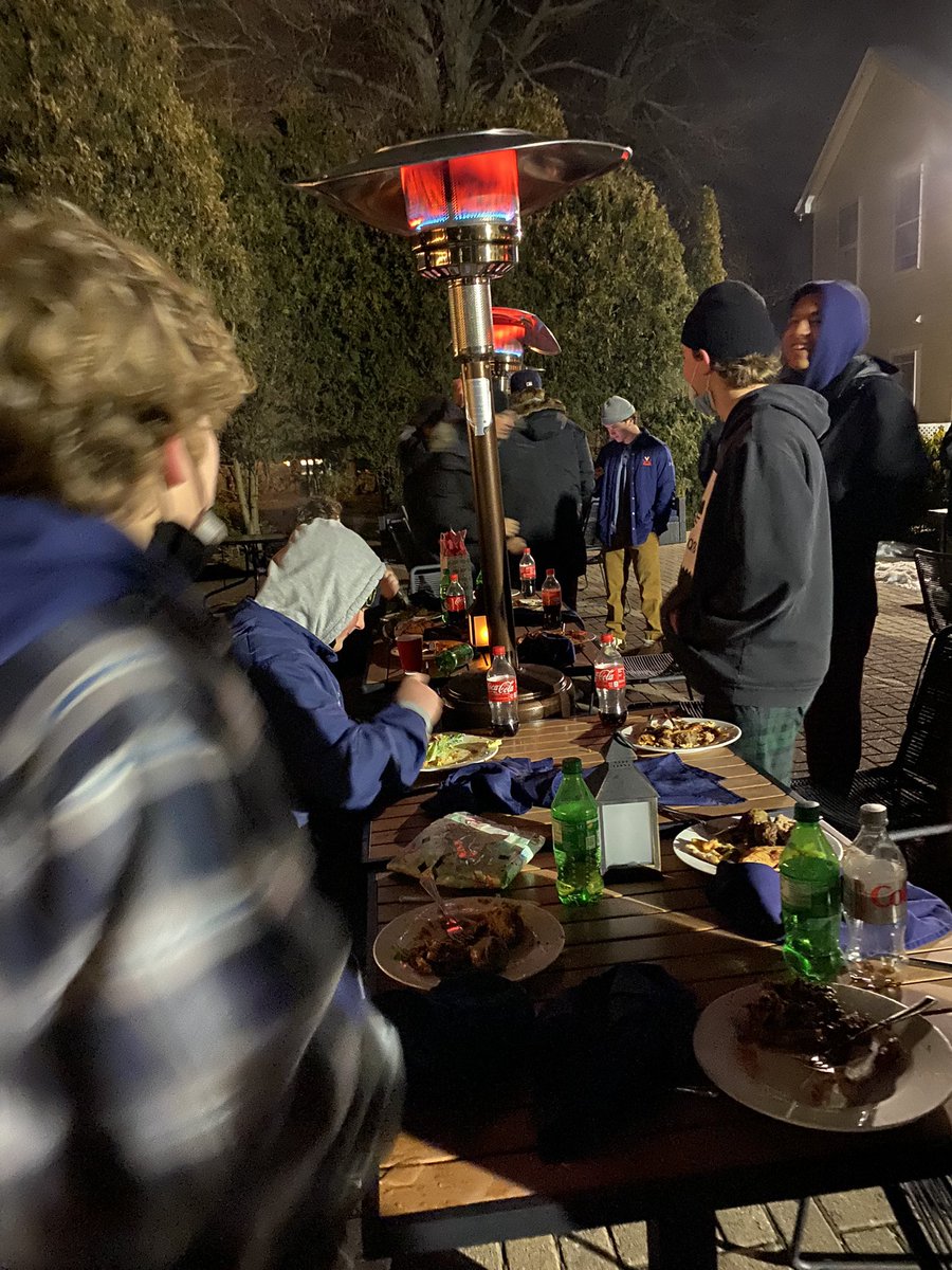 HeritageofS's tweet photo. 12 degrees doesn't bother @NHSRockets Boys Varsity Hockey! Carboloading with @La_Morra Bolognese! https://t.co/ucLWDePleg