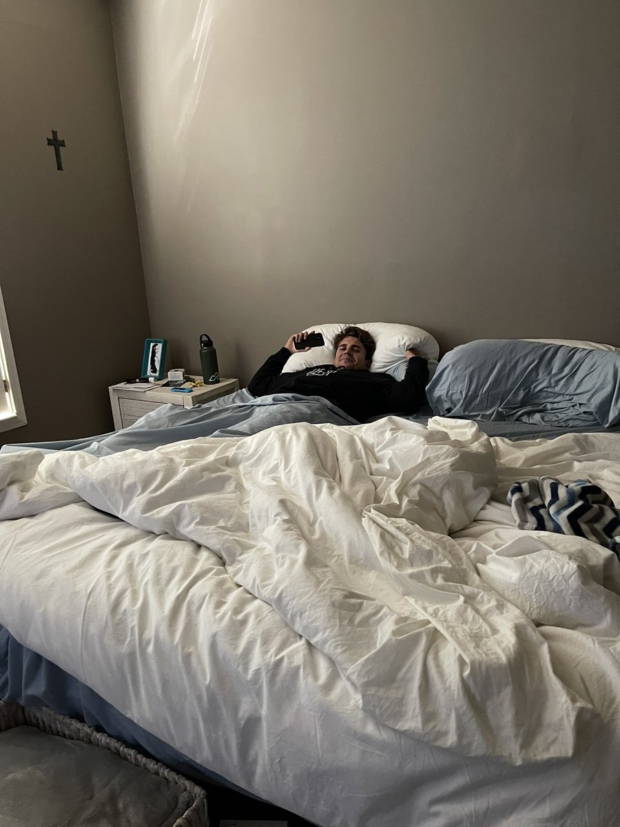 RonnieKomo's tweet photo. @JoePa_ @m_steigs @netflix The guy was living like a king! Watching Movies all day and making me make and bring him every meal 🤪 https://t.co/DptyYl3f9u