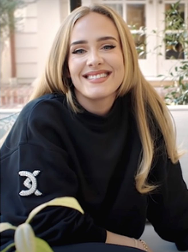 t_p01's tweet photo. Please take a moment to be mindful of what you post on social media about @Adele There is NO doubt that what’s happened to her residency in Vegas has effected her #mentalhealth Despite your opinions remember unkind words can impact people far beyond the current situation #bekind https://t.co/4Rp9HxLDmW